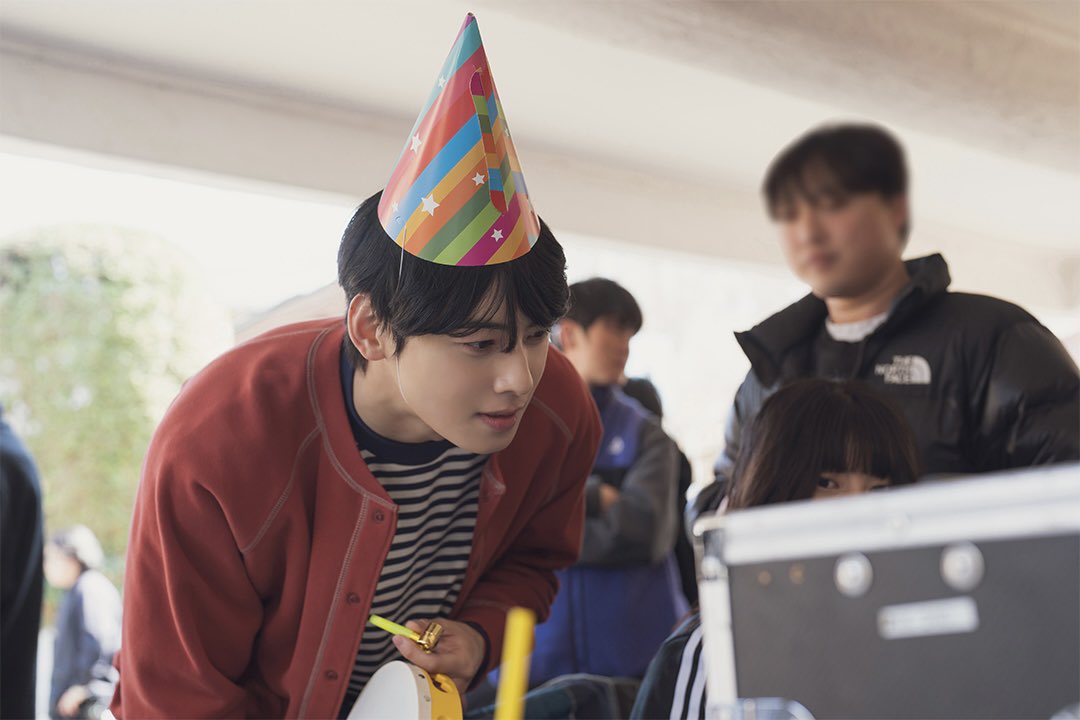 제목이 의도한 바는 전혀 아니겠지만 차은우라는 배우가 스크린에서도 주연으로 이만큼 잘할 수 있다는 걸, 코미디 장르에서도 이만큼 잘할 수 있다는 걸 처음 보여줬다는 점에서 은우로서도 퍼스트라이드가 아니었을까
은우를 보는 내게도 퍼스트라이드였던! 퍼스트를 넘어 N차 해야 하는 이유ㅎㅎㅎ