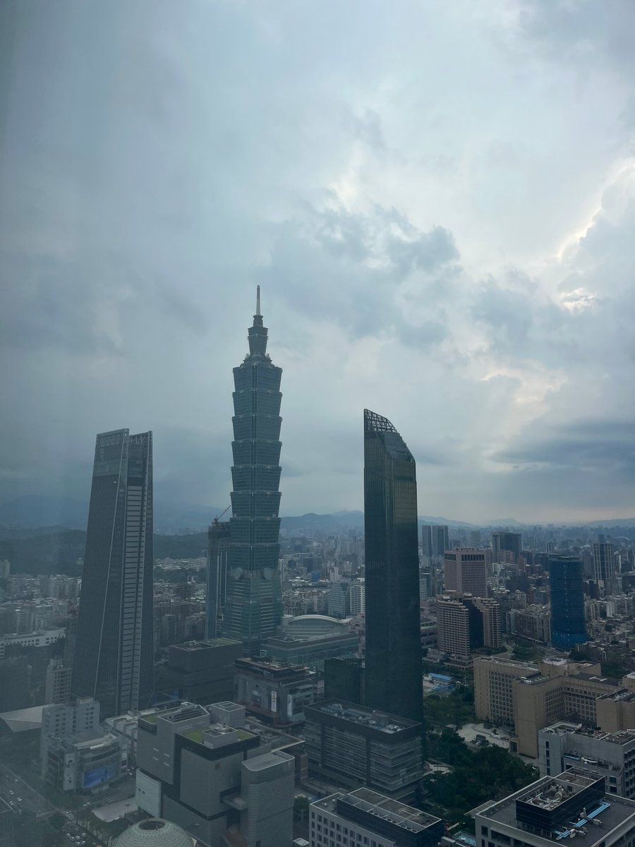家から見える空が、今日も優しい色をしてる。