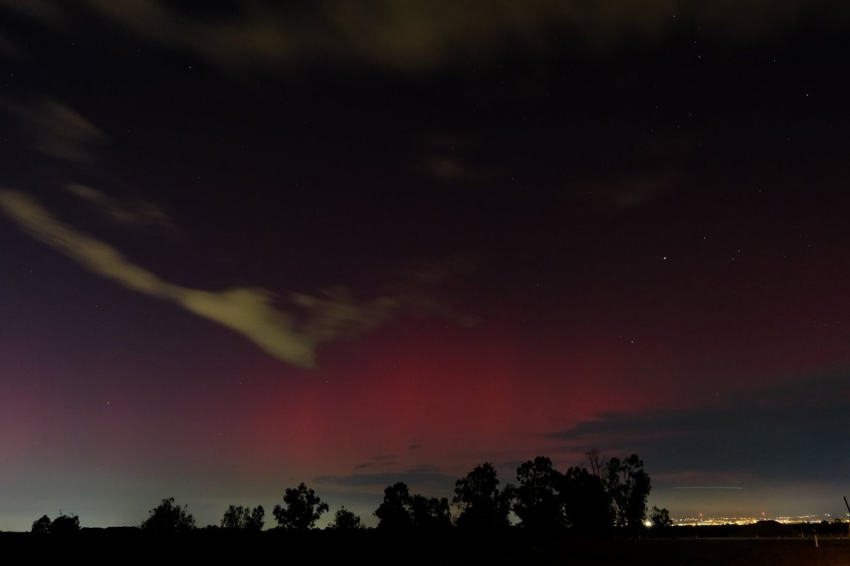Aurora visible from just outside Sacramento, CA! #CAwx #Aurora