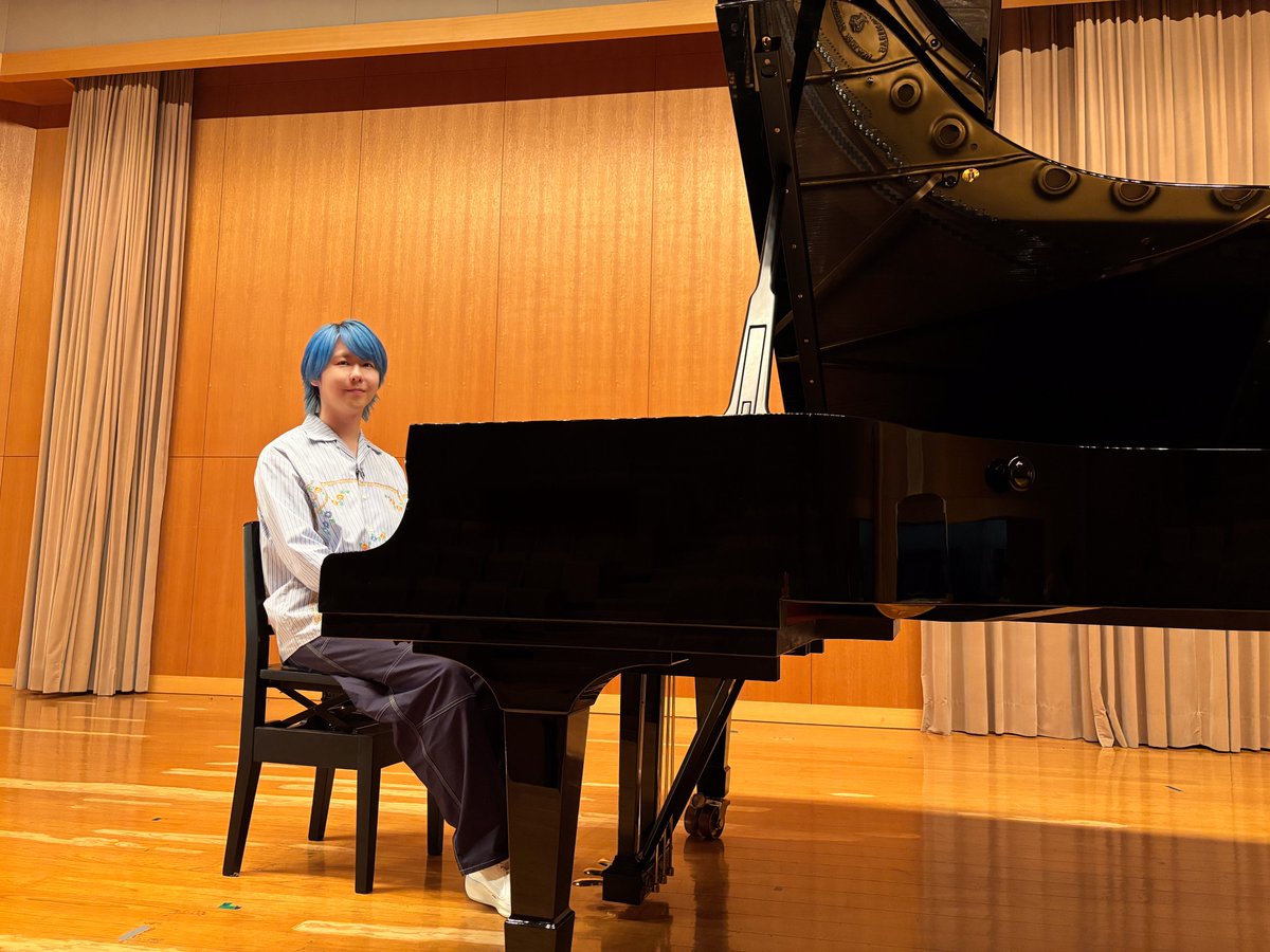 sbctv6ch's tweet photo. ラストをトモに！
Mrs. GREEN APPLE 藤澤涼架から後輩たちへ

放送まであと6⃣日！
本日もオフショットをお届け💌

藤澤さんが青春を過ごした #小諸高校
音楽棟のピアノの前で📸

📅11/19（水）よる8時〜
📺SBC 信越放送

#MrsGREENAPPLE #藤澤涼架 #ラストをトモに https://t.co/pwLY3LPe1Q