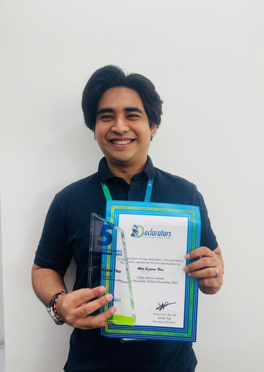 Declarators_'s tweet image. Congratulations to Min Kyaw Thu on His 5-Year Service Milestone!

We are delighted to honour and celebrate Min Kyaw Thu, our Assistant Operations Manager who hails from Myanmar, on reaching his 5-year service anniversary with Declarators Pte Ltd! 

#Declarators #Logistics