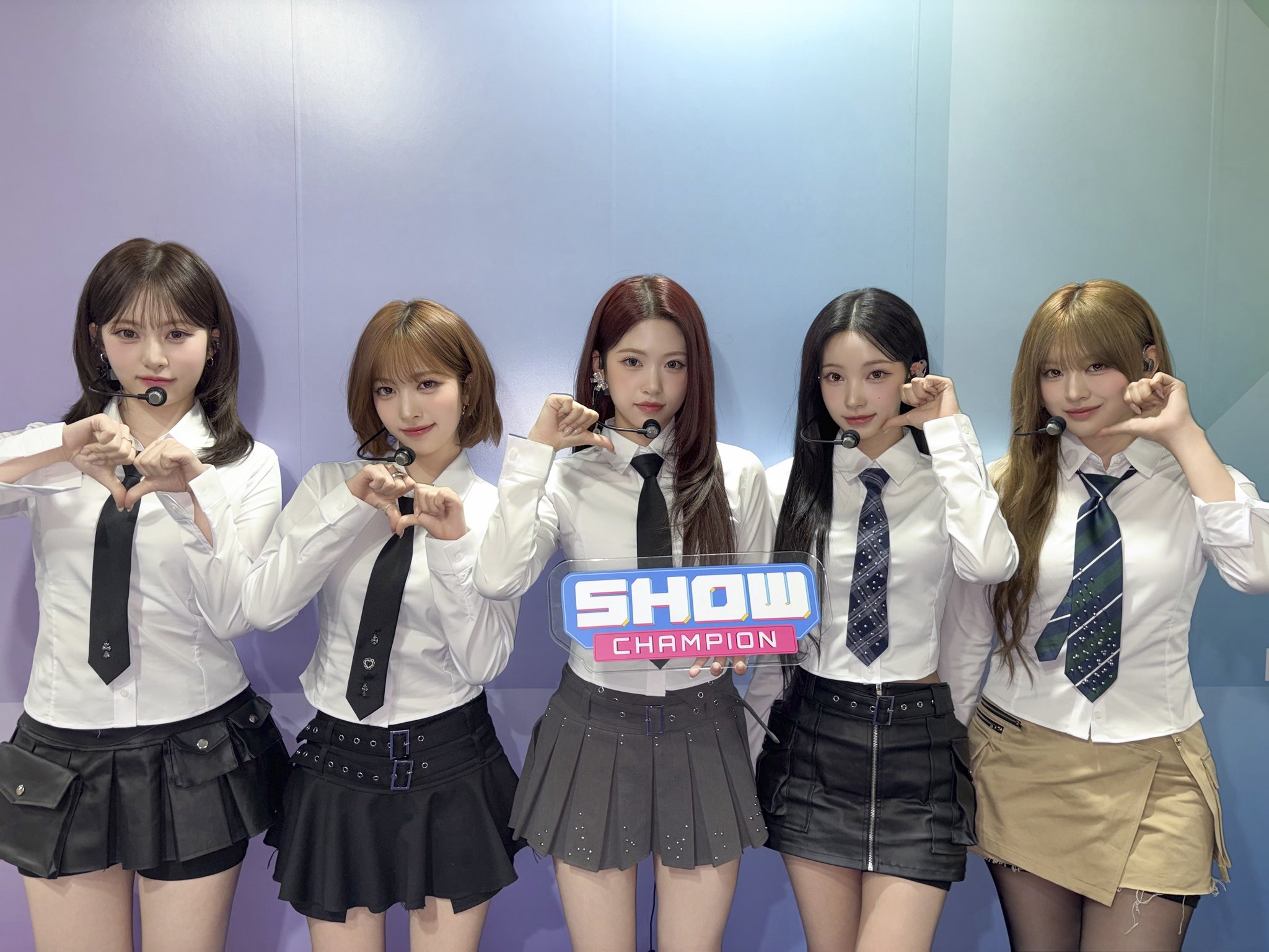 G5h2KYmbcAA5NT6?format=jpg&name=large