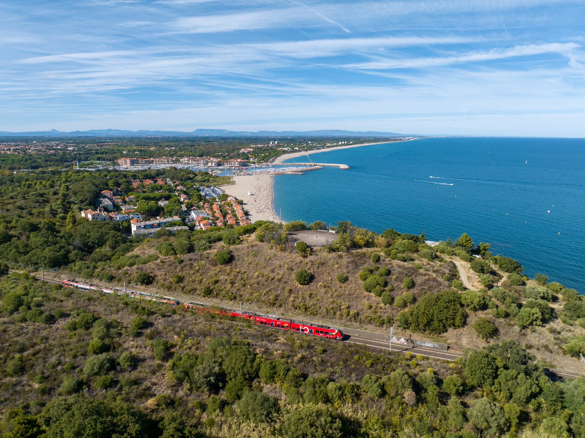 lio_train_sncf's tweet photo. Hel'liO ☕️
🕕Il est 6⃣h, votre #InfoTrafic quotidien reprend👋🏻
Comme tous les jours vos CM sont virtuellement à vos côtés à bord des #TrainliO 🚆
💁Besoin d'aide ?
@lio_train_sncf https://t.co/Pdc1gNkK4e