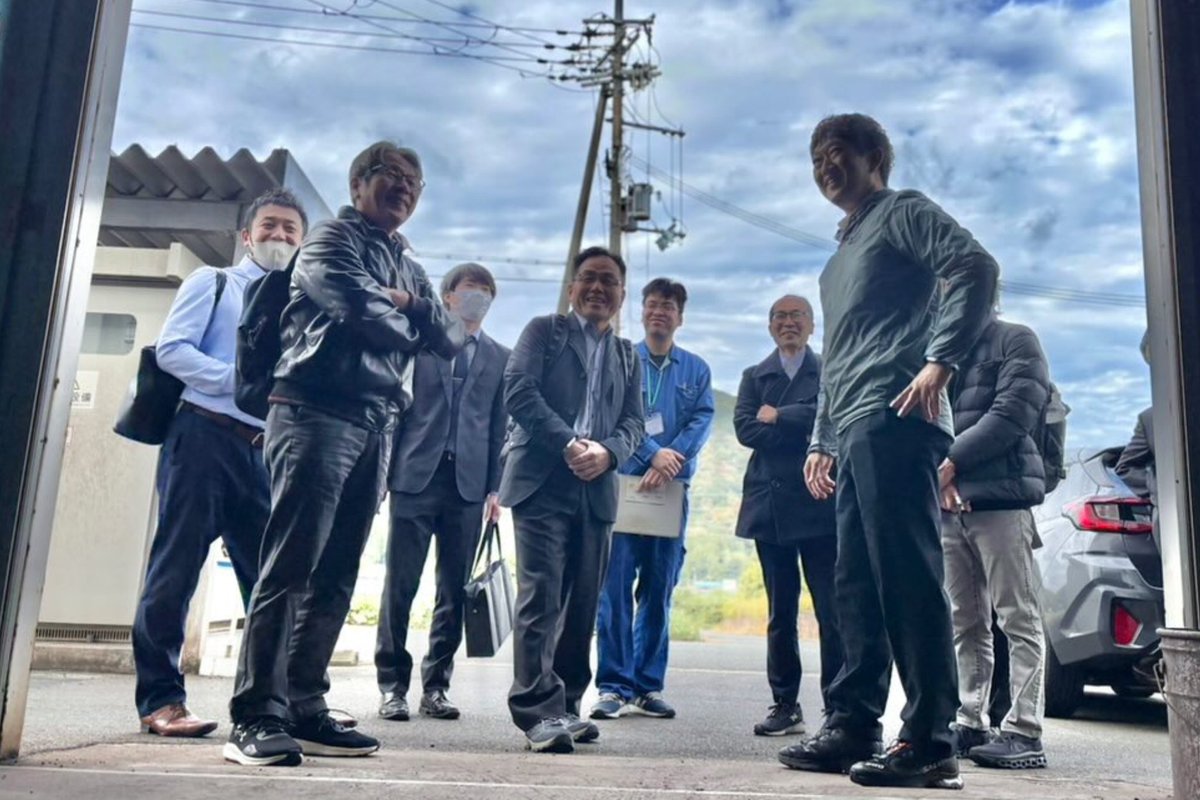 ShionoCast's tweet photo. 【丹後SPACE VISION 工場見学会🚀】

本日、宇宙分野に関わる11名の皆さまが
シオノ鋳工へお越しくださいました。

鋳造工場、そしてZIPFACTORYをご見学いただき、
専門的なお話や、宇宙開発に向けた技術・ものづくりについて
意見交換も行うことができ、たいへん貴重な時間となりました✨ https://t.co/K9xGFJov5G