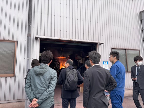 ShionoCast's tweet photo. 【丹後SPACE VISION 工場見学会🚀】

本日、宇宙分野に関わる11名の皆さまが
シオノ鋳工へお越しくださいました。

鋳造工場、そしてZIPFACTORYをご見学いただき、
専門的なお話や、宇宙開発に向けた技術・ものづくりについて
意見交換も行うことができ、たいへん貴重な時間となりました✨ https://t.co/K9xGFJov5G