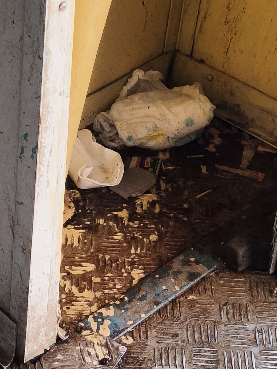 ravi_ele's tweet photo. @RailwaySeva No cleaniness in the coach. I reported on 139 but noone came for cleaning. 
PNR 2606906040. https://t.co/uWMbRAJjW3