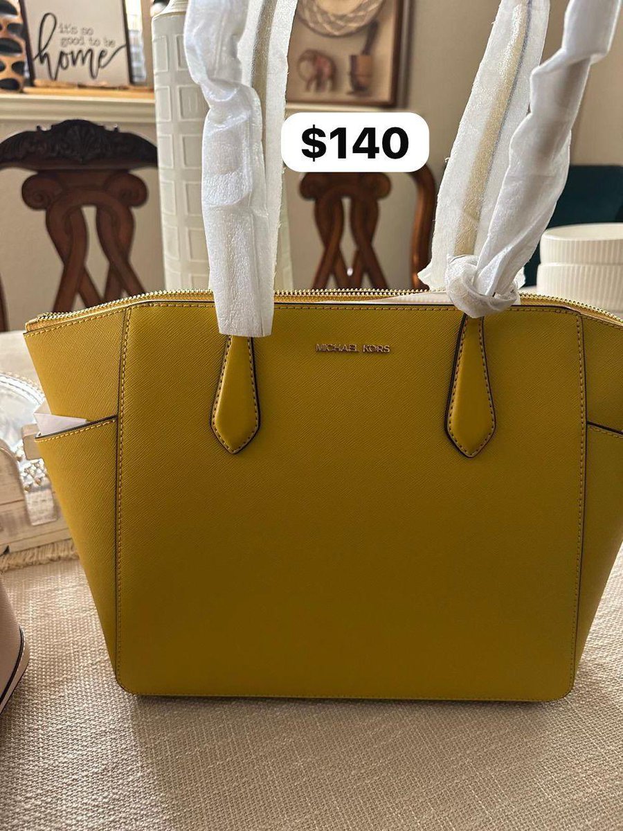 ShopKoloni's tweet photo. 🖤 New Arrival Alert! 🖤
We’re thrilled to bring authentic, brand-quality fashion bags to Koloni✨

📍 Shop A1, Apex Mall, 160 Fife Avenue, Harare
+263 78 789 8605
+1 647 501 5421

#KoloniScents #EverydayLuxury #KoloniBags #ShopKoloni #FashionFinds #AuthenticStyle https://t.co/11TdQ3gDd6
