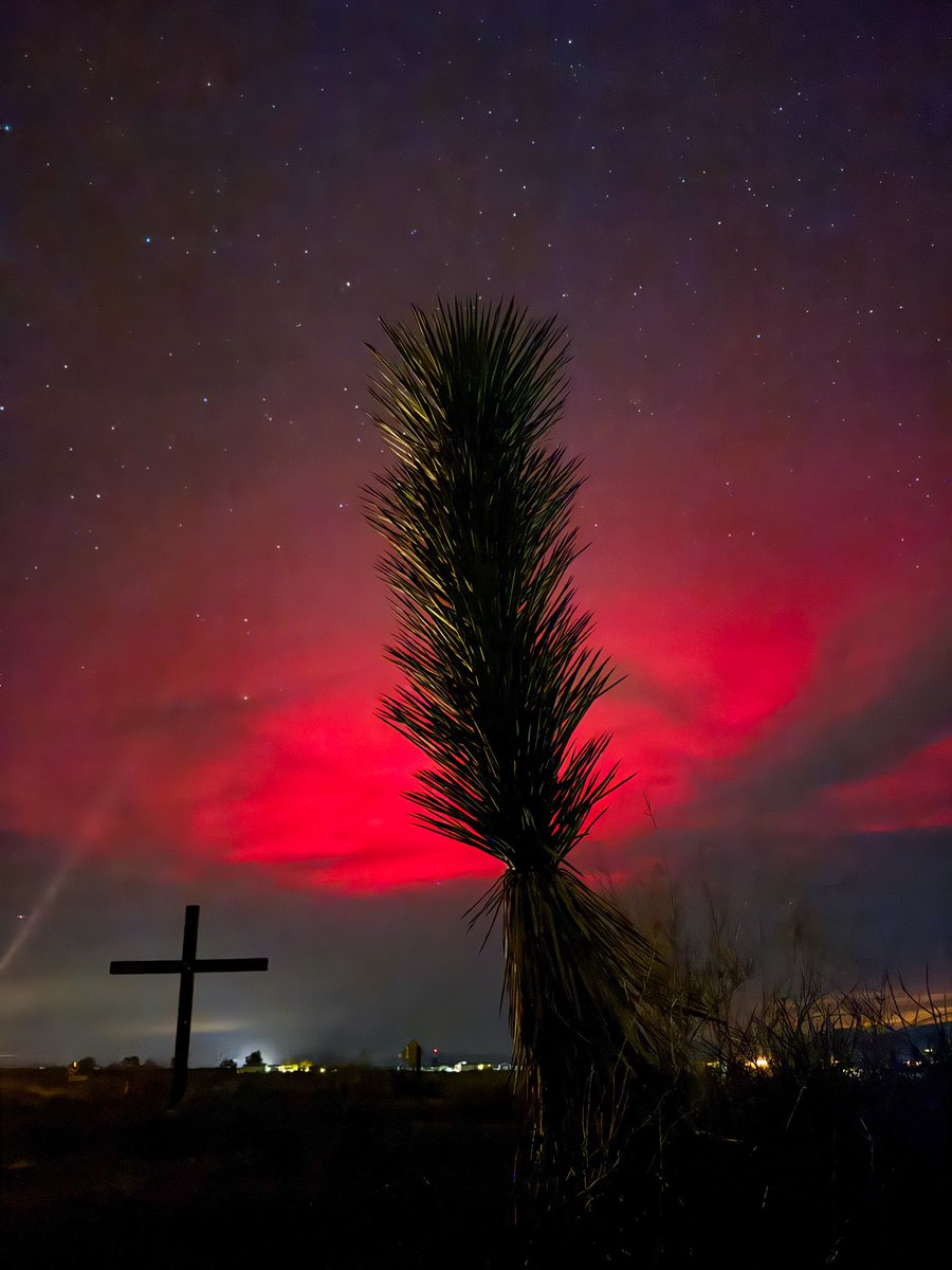 FirePhotoGirl's tweet image. Love when it surges and I don’t need my phone to see it.  #Aurora #northernlights #socal