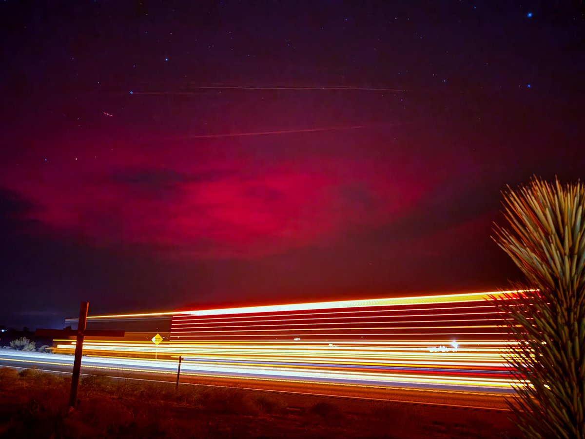 FirePhotoGirl's tweet image. Love when it surges and I don’t need my phone to see it.  #Aurora #northernlights #socal