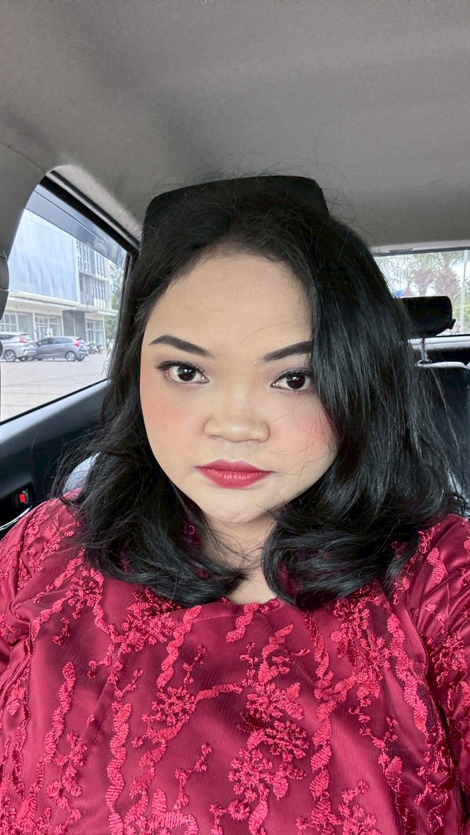 pagesofsalsa's tweet image. temen SMA aku ada yang MUA, murah, cakep lagi. walaupun agak takes time karena masih baru (tp ga baru bgt) tapi ga nyesel (✿❛◡❛)