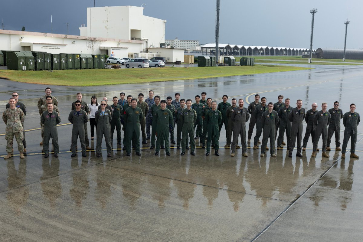 DefenceAust's tweet image. 🇦🇺 🇯🇵 🇺🇸 Strengthening regional security together

Australian, Japanese and US defence forces united at 📍 Kadena Air Base in Japan this October to enhance cooperation in intelligence, surveillance and reconnaissance (ISR).

Representatives from five military services came…