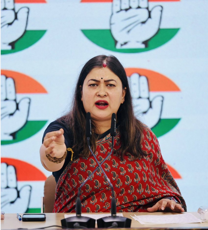 OfficeOfDGP's tweet image. I do not want to hurt anyone, but I am sorry to say that these 4 women I found most abusive &amp;amp; arrogant on TV debate. They do not respect others nor do they have any facts in Hand

U should defend ur Leader, in civilised way

They acted as a catalyst to wipe out their Leader