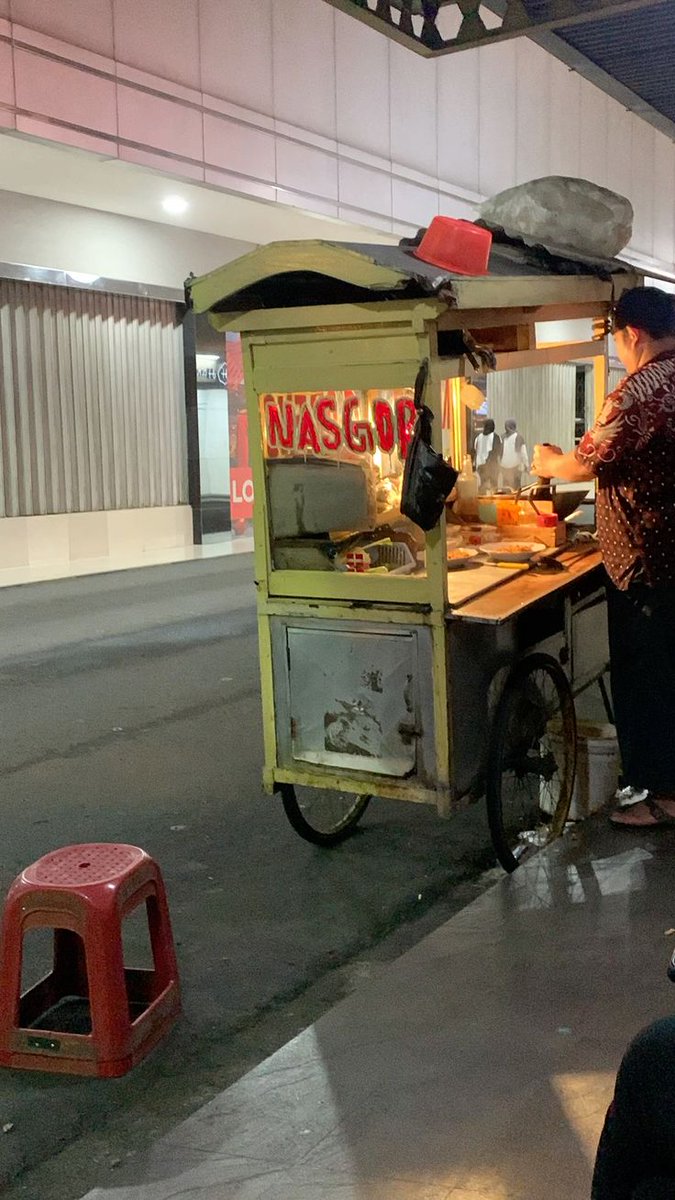 XARPEDlEM's tweet image. 📍ASH Entertainment

Selamat makan siang! Itu Kimchi yang di kasih Taeyang ada di kulkas ya