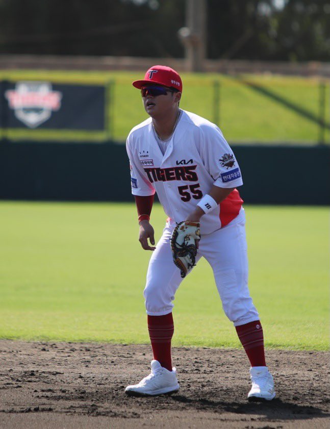 지금 한준수 살 존나빠졌잖아
박찬호 타팀가면 한준수도 유격기회주려구요ㅅㅂ?