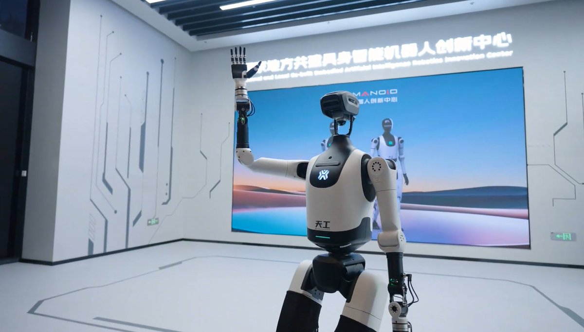 Inspire_robots's tweet image. 🤖 When a robot is equipped with dexterous hands,it is no longer just a mechanical demonstrator — it becomes a true guide.
Its agile fingers move in sync with voice narration, precisely pointing to each exhibit and performing smooth, expressive gestures.