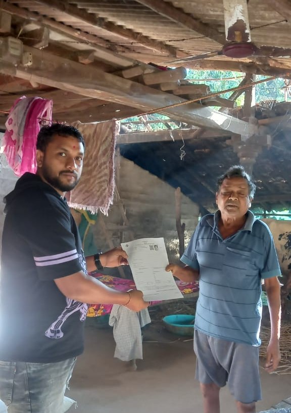 #SIR2025 
મતદાર યાદીનો ખાસ સઘન સુધારણા કાર્યક્રમ 2025

પારડી તાલુકામાં #BLO દ્વારા ઘરે - ઘરે ગણતરી ફોર્મ (ENUMERATION FORM) વિતરણ કરવામાં આવી રહેલ છે.  

વધુ માહિતી માટે આપના મતદાન મથકના #BLO નો સંપર્ક કરશો.

<a href="/InfoValsadGoG/">Info Valsad GoG</a>
<a href="/DDO_VALSAD/">DDO Valsad</a>
<a href="/collectorvalsad/">Collector Valsad</a>
<a href="/DeoValsad/">District Election Officer Valsad</a>
<a href="/CEOGujarat/">Chief Electoral Officer, Gujarat</a>