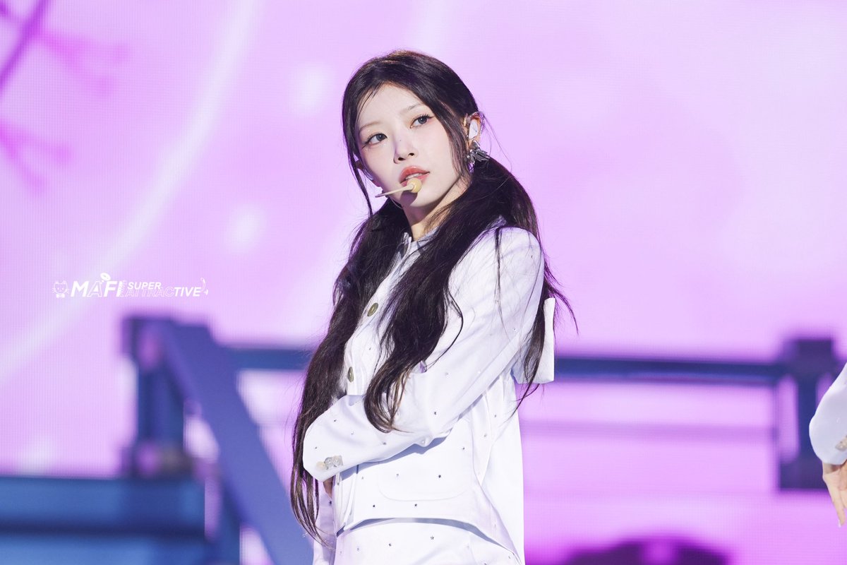 MafiakoM_'s tweet photo. 251109
ILLIT GLITTER DAY ENCORE 
아일릿 글리터데이 앵콜

여신야 여신…

#ILLIT #아일릿 #MOKA #모카 https://t.co/wesGB0CIOT