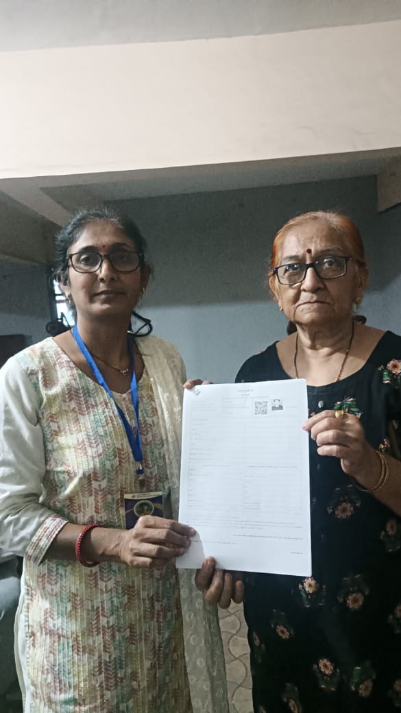 #SIR2025
મતદાર યાદીનો ખાસ સઘન સુધારણા કાર્યક્રમ 2025

વાપી તાલુકામાં #BLO દ્વારા ઘરે - ઘરે ગણતરી ફોર્મ (ENUMERATION FORM) વિતરણ કરવામાં આવી રહેલ છે.

વધુ માહિતી માટે આપના મતદાન મથકના #BLO નો સંપર્ક કરશો.

<a href="/InfoValsadGoG/">Info Valsad GoG</a>
<a href="/DDO_VALSAD/">DDO Valsad</a>
<a href="/collectorvalsad/">Collector Valsad</a>
<a href="/DeoValsad/">District Election Officer Valsad</a>
<a href="/CEOGujarat/">Chief Electoral Officer, Gujarat</a>