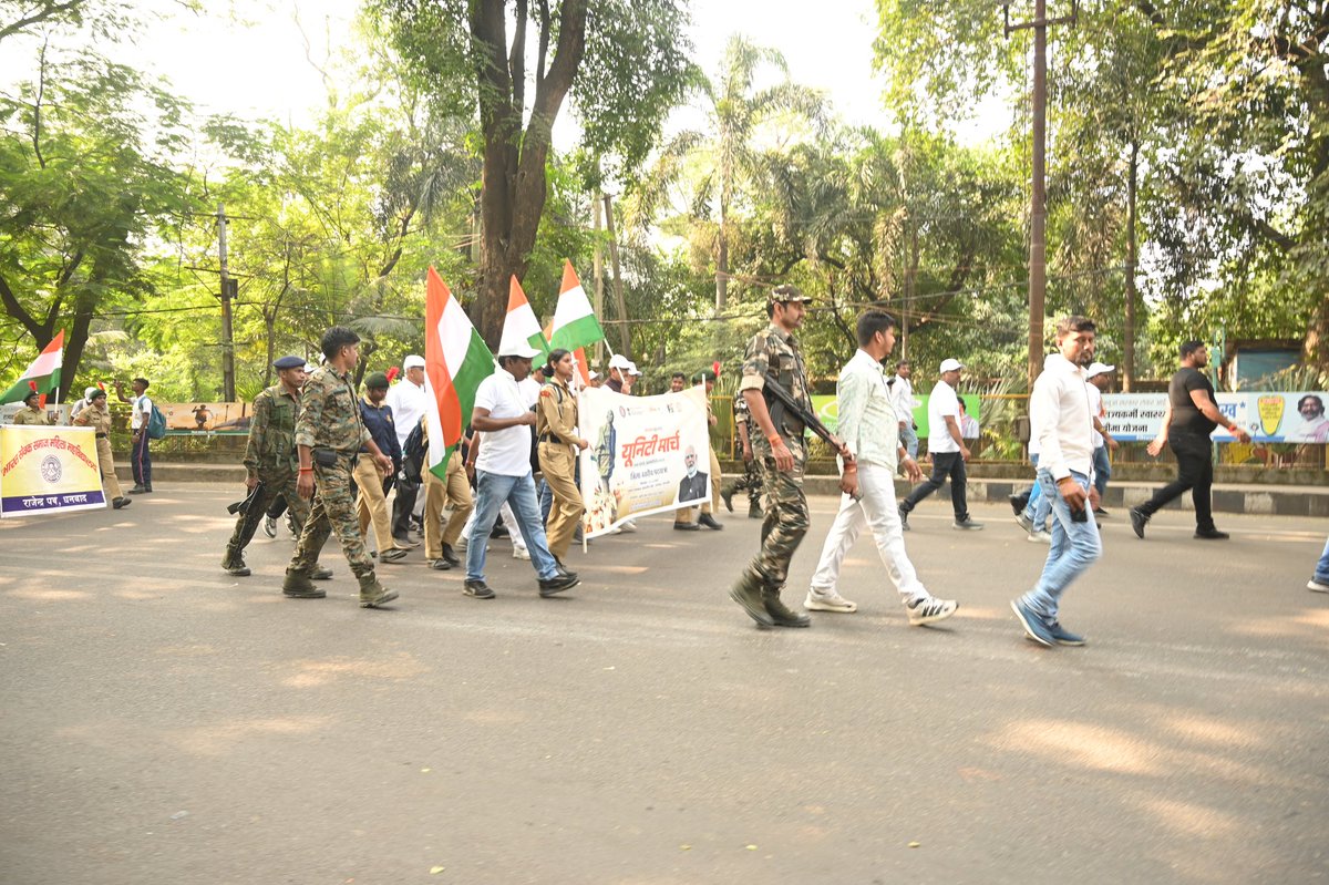 YuvaDhanbad's tweet image. सरदार@150 पदयात्रा, धनबाद 🇮🇳
@YASMinistry द्वारा प्रायोजित इस ऐतिहासिक पदयात्रा में युवाओं ने एकता, शक्ति और राष्ट्रनिर्माण का संदेश दिया।
नेतृत्व: @dhullu_mahto @rajsinhabjp
#SardarAt150 #UnityRun #MyBharat