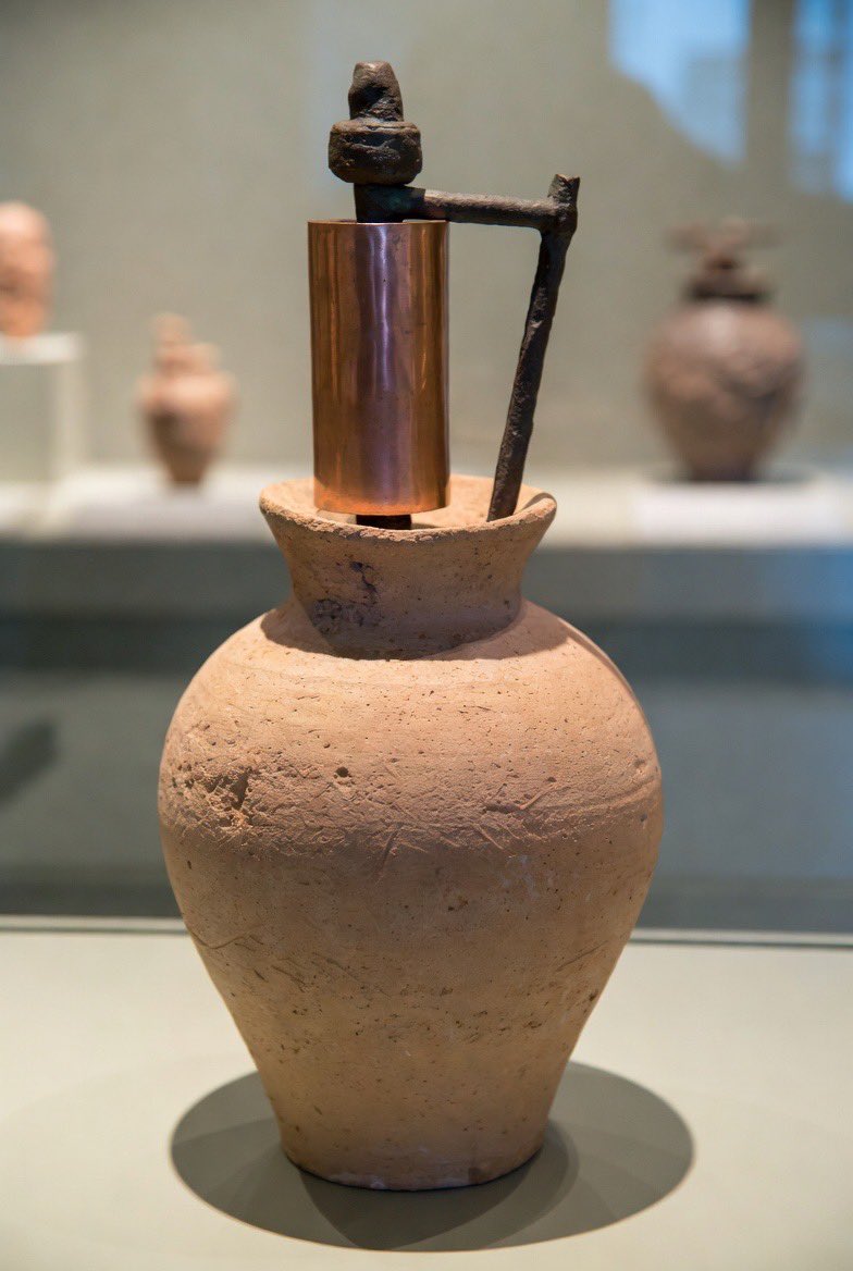 muqdad_x's tweet image. Archaeologists found artifacts near Baghdad from the Parthian period (c. 250 BCE–224 CE): clay jars with copper cylinders and iron rods inside.

Could this “Baghdad Battery” be the world’s first electric cell?

#AncientTech #HistoryMystery