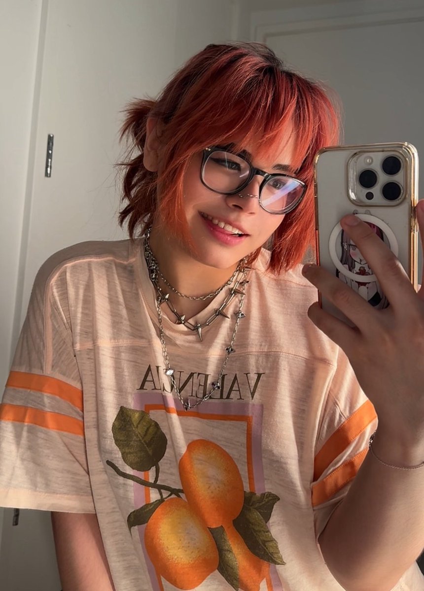 empress_kiyana's tweet image. can I bite u