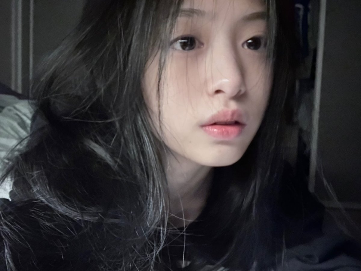 Look how NATURALLY beautiful she is 🫠