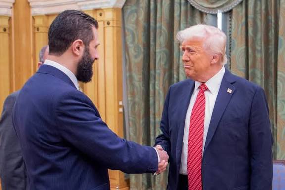 NathaliebTemp's tweet image. Al-Julani rebranded as Al-Charaa litteraly meaning &quot;divine law&quot;🤡🎭

An insult to common sense😡

#Endtimes
#AntiChrist