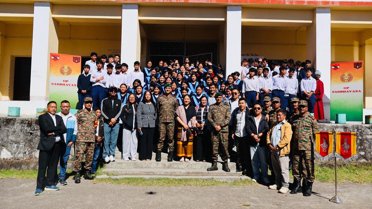 MyGovArunachal's tweet image. To strengthen education in border areas, Gajraj Corps of Indian Army provided new furniture to Govt Higher Secondary School, Lumla, enhancing learning spaces and empowering students.

#IndianArmy #EducationForAll #BorderDevelopment