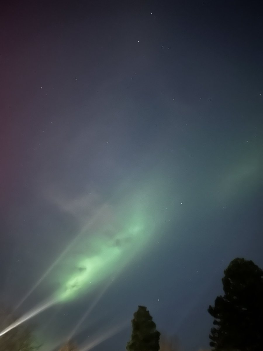 Chesnutkc's tweet photo. A beautiful light show outside my home tonight https://t.co/OyYAXIqZw0