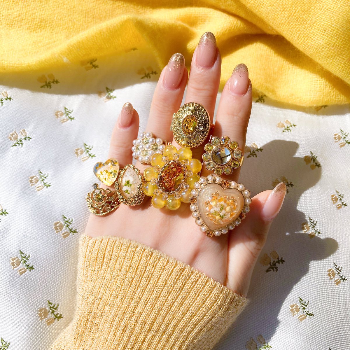 good morning˚✧₊*

イエローカラーの指輪💛🌙🌟🌼