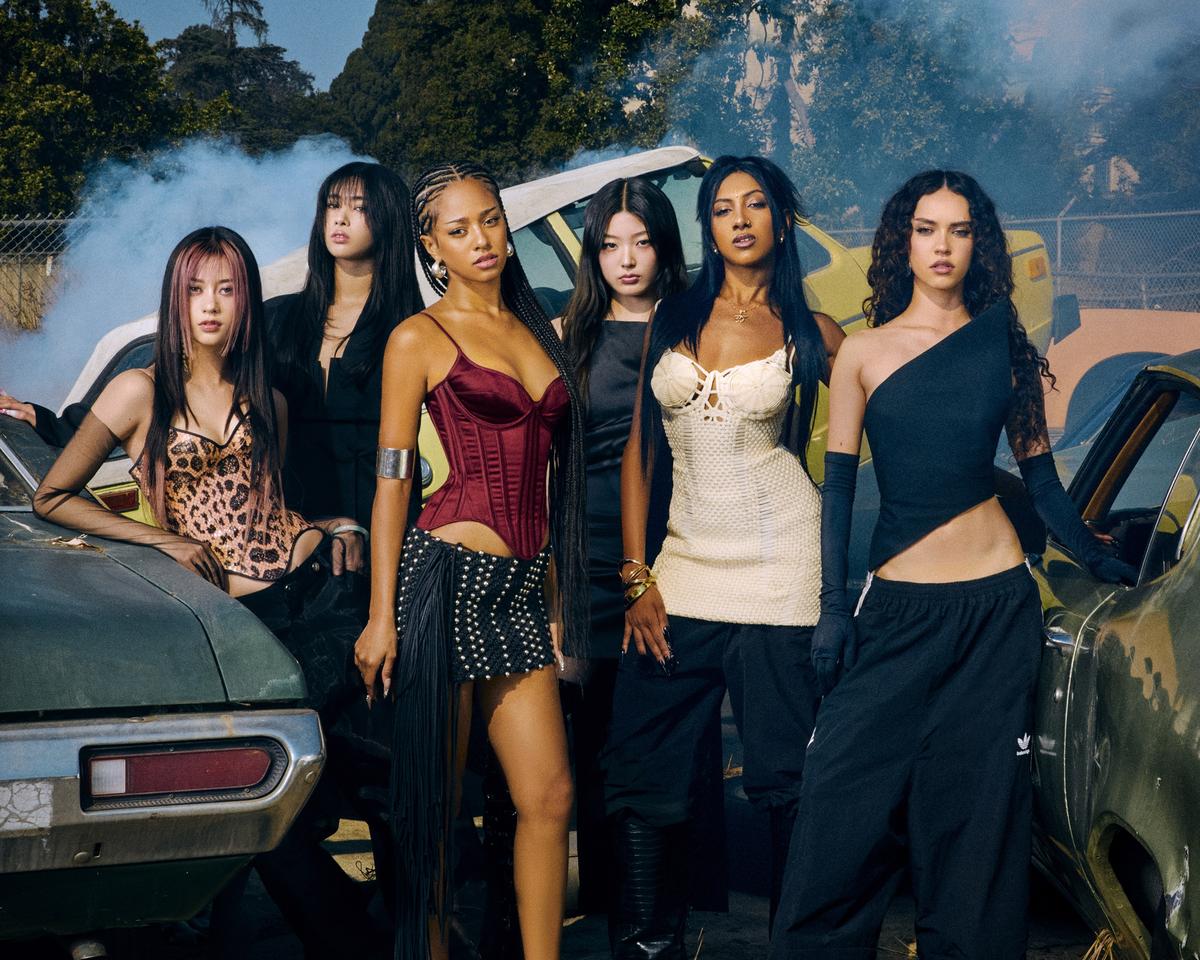 Kpop_Herald's tweet photo. .@katseyeworld climbed to a new career high of No. 33 on the Billboard Hot 100 with “Gabriela,” as of Nov. 15. Nearly five months after its release, the track has enjoyed a four-week rebound fueled by its viral momentum since Lollapalooza Chicago. The group’s EP “BEAUTIFUL CHAOS” also ranked No. 43 on the Billboard 200, marking its 19th consecutive week on the chart.
#KATSEYE #KATSEYE_BEAUTIFULCHAOS #BEAUTIFULCHAOS #Gabriela #KATSEYE_Gabriela