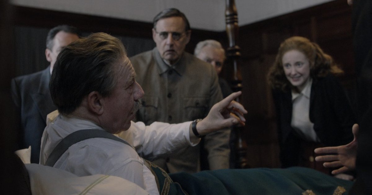 Me high as fuck telling people to order pizza