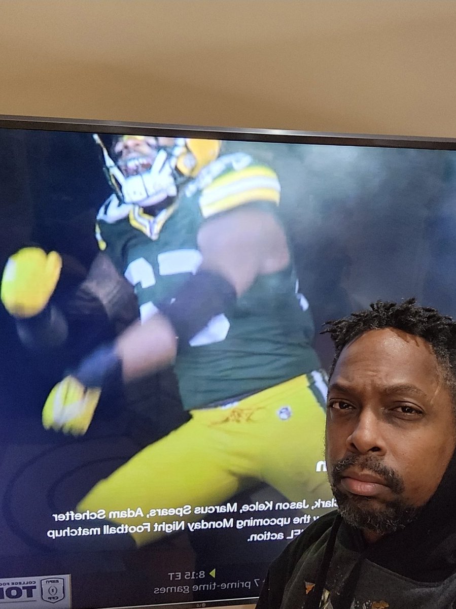 TheRobertTGreen's tweet image. #DallasNorth media got every Couch Potatoe in America following them drawing up plays on their #EtchASketch  &amp;amp; grading what they think their beaty little eyes seen on Tv for the #Packers offense

Yall real #Housewives

They pros

#StayOverThere
#PutCheeseOnEverything 
&amp;amp; #GoPackGo
