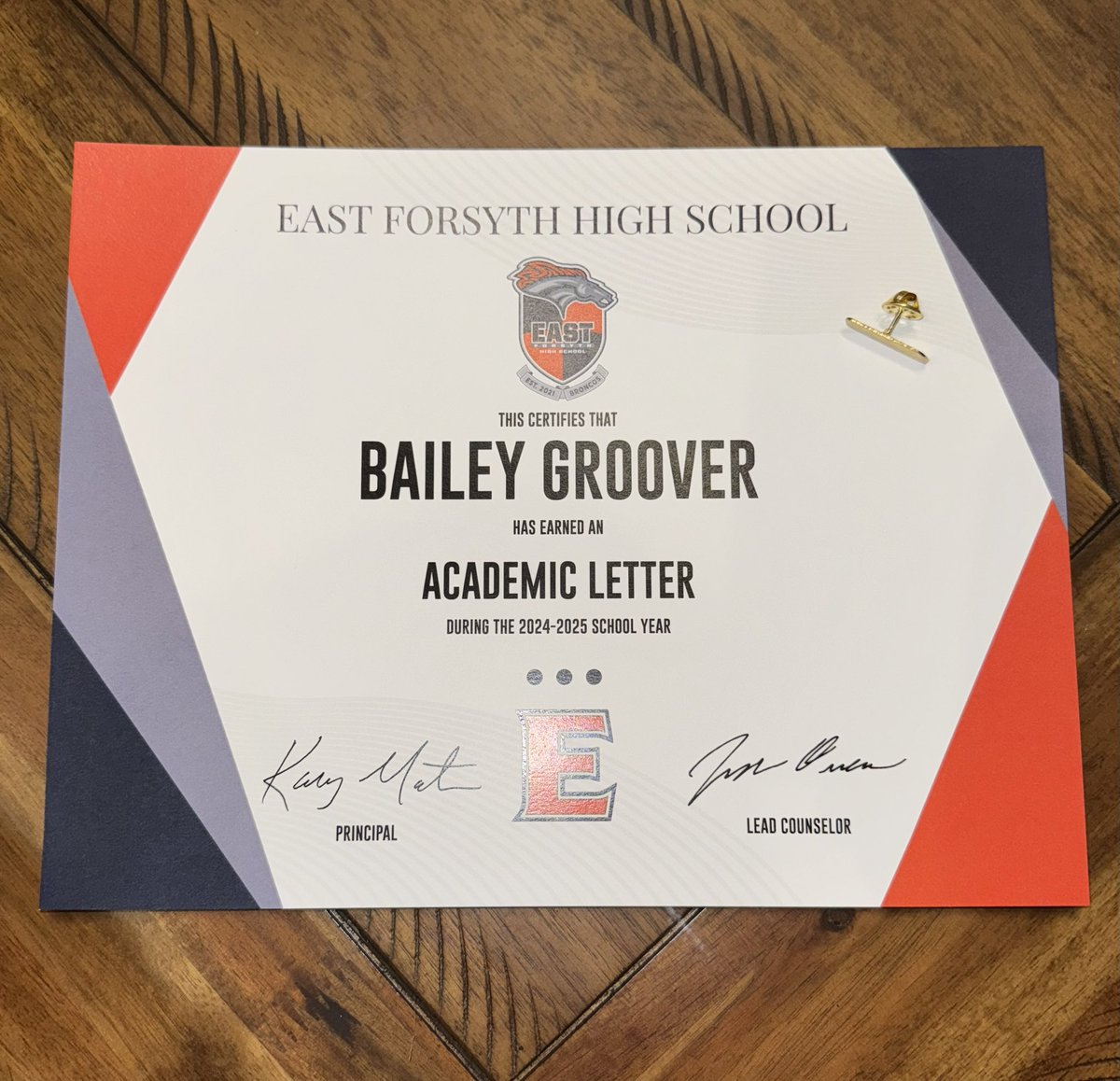 Proud to receive my 2nd Academic Letter today. 📕 🐛 🤓 #STUDENTathlete 
<a href="/GapRodgers08/">GAPRodgersGold26/27</a> <a href="/softball_efhs/">EFHS Softball</a>