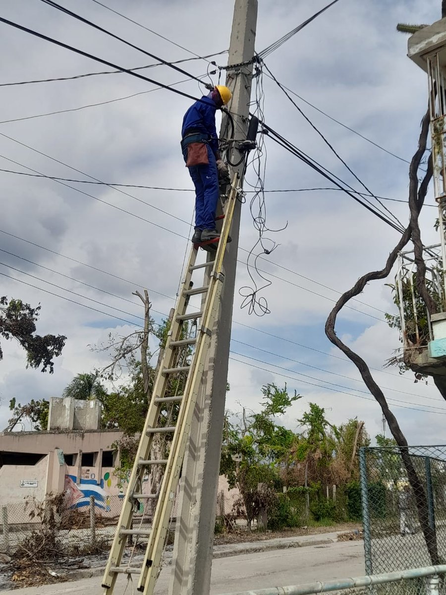 👉 Fuerzas de línea, cable, corte y bajante y fibra óptica de #Mayabeque, trabajan intensamente en la recuperación de Santiago de Cuba
#FuerzaCuba 
#EtecsaConCuba