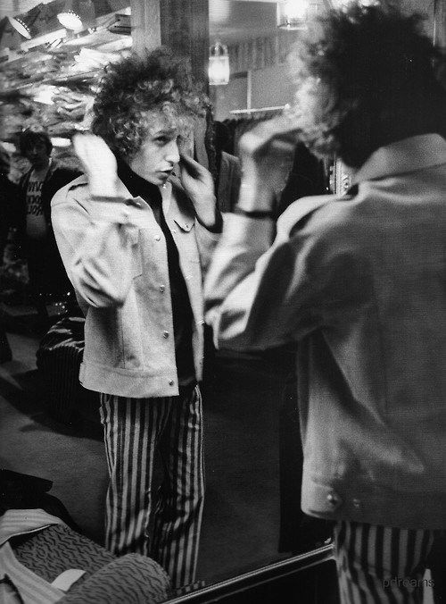 gr4cejuiceblues's tweet photo. bob needs to tell me where he was getting his clothes from in the 60s because his fits were always so fire https://t.co/hGPciqq2NF