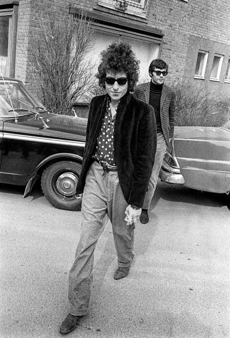 gr4cejuiceblues's tweet photo. bob needs to tell me where he was getting his clothes from in the 60s because his fits were always so fire https://t.co/hGPciqq2NF