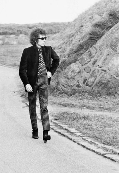 gr4cejuiceblues's tweet photo. bob needs to tell me where he was getting his clothes from in the 60s because his fits were always so fire https://t.co/hGPciqq2NF