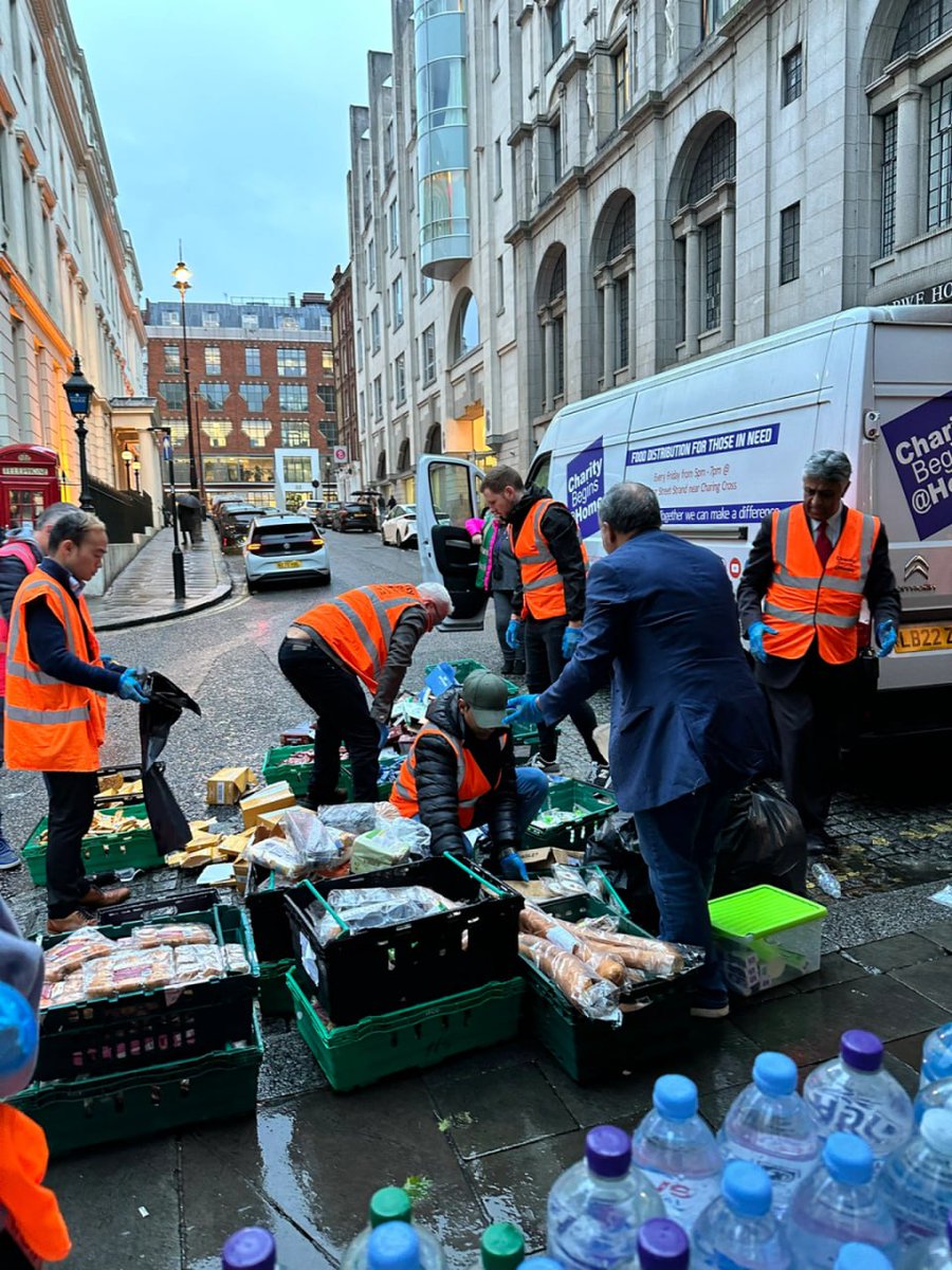 Grace121Grace's tweet photo. Volunteering today to give out food and water to those in need. Tired feet, but a happy heart💕 https://t.co/386bdU7bmL