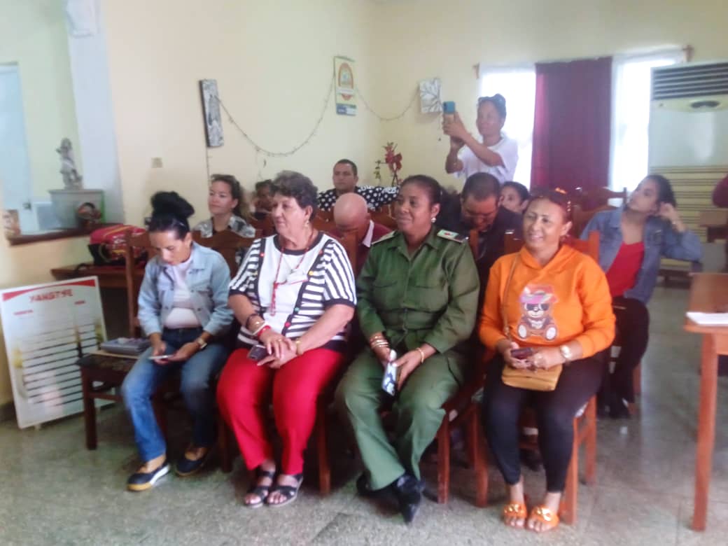 Rinden cuenta ante su órgano ñas presidentas de consejos populares de Garaita y Parque. #SanctiSpíritusEnMarcha.<a href="/AlexisLorente74/">Alexis Lorente Jiménez</a> <a href="/eduardo_yovanis/">Dr. Yovanis Eduardo Vazquez Ramirez</a> <a href="/SS_Asamblea/">Asamblea SS</a> <a href="/RabeloJaile/">Jaile Rabelo</a>