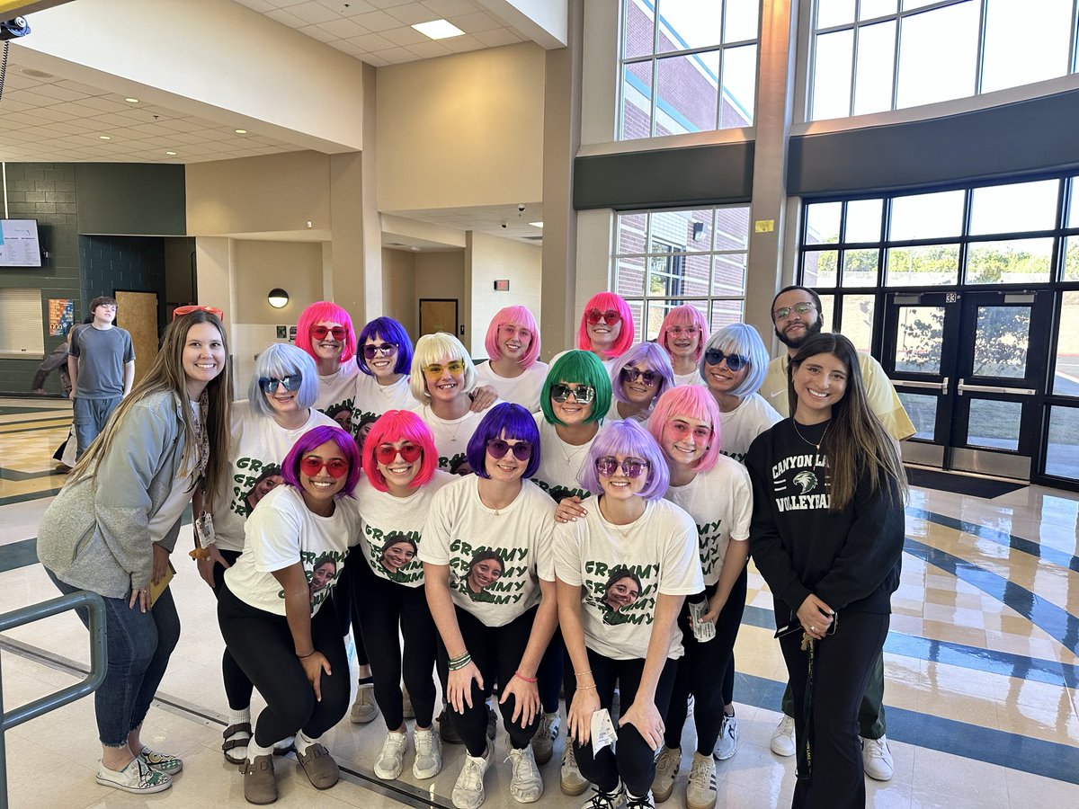 jessicamccoyAP's tweet image. Good luck to our Varsity Volleyball team in Round 4 of the playoffs! Let’s bring the energy and keep the momentum going! 🏐💥#playoffs #hawkvolleyball @CLHSPrincipal @Ms_Raabe @NLMorrisCLHSAP @DrChapmanCISD @DrChapmanCISD