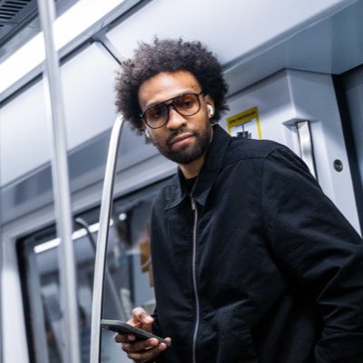 vraćam ‘merim puls’ grobara na profilnu čim braćurda sa slike shvati da život ne mora uvek da teče u miru i ravnoteži

prepusti se haosu emocija i u tom nemiru ćes osetiti da si živ, ljubi te brat🖤