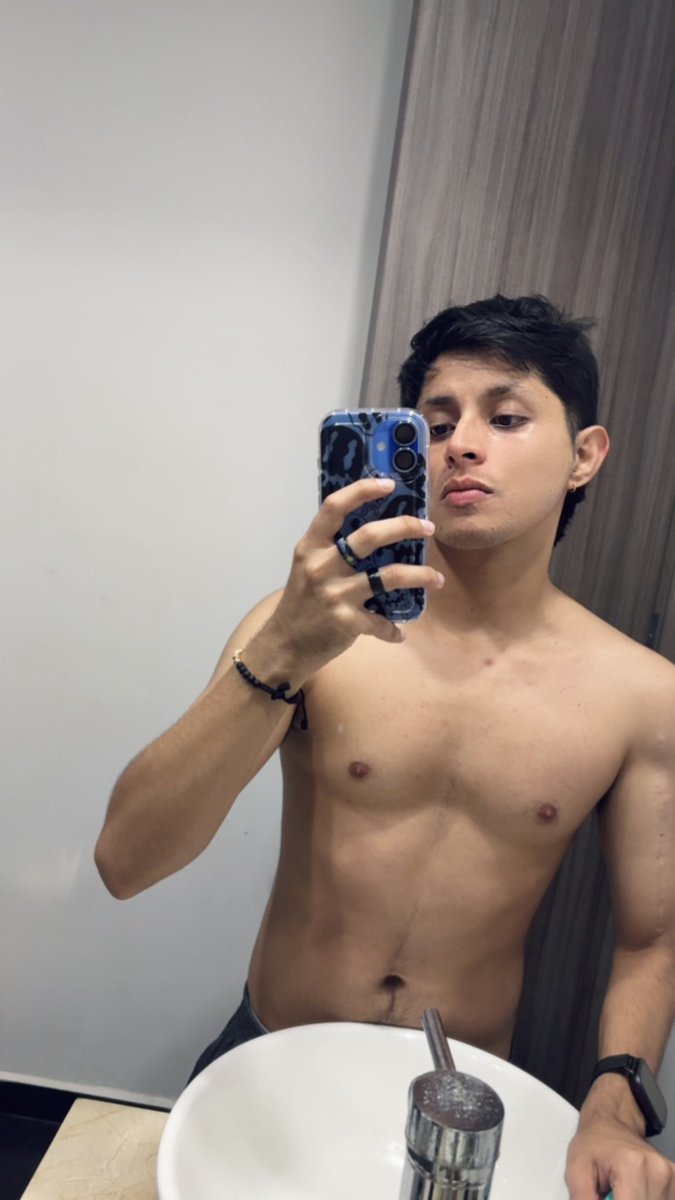 Sebastian tweet media