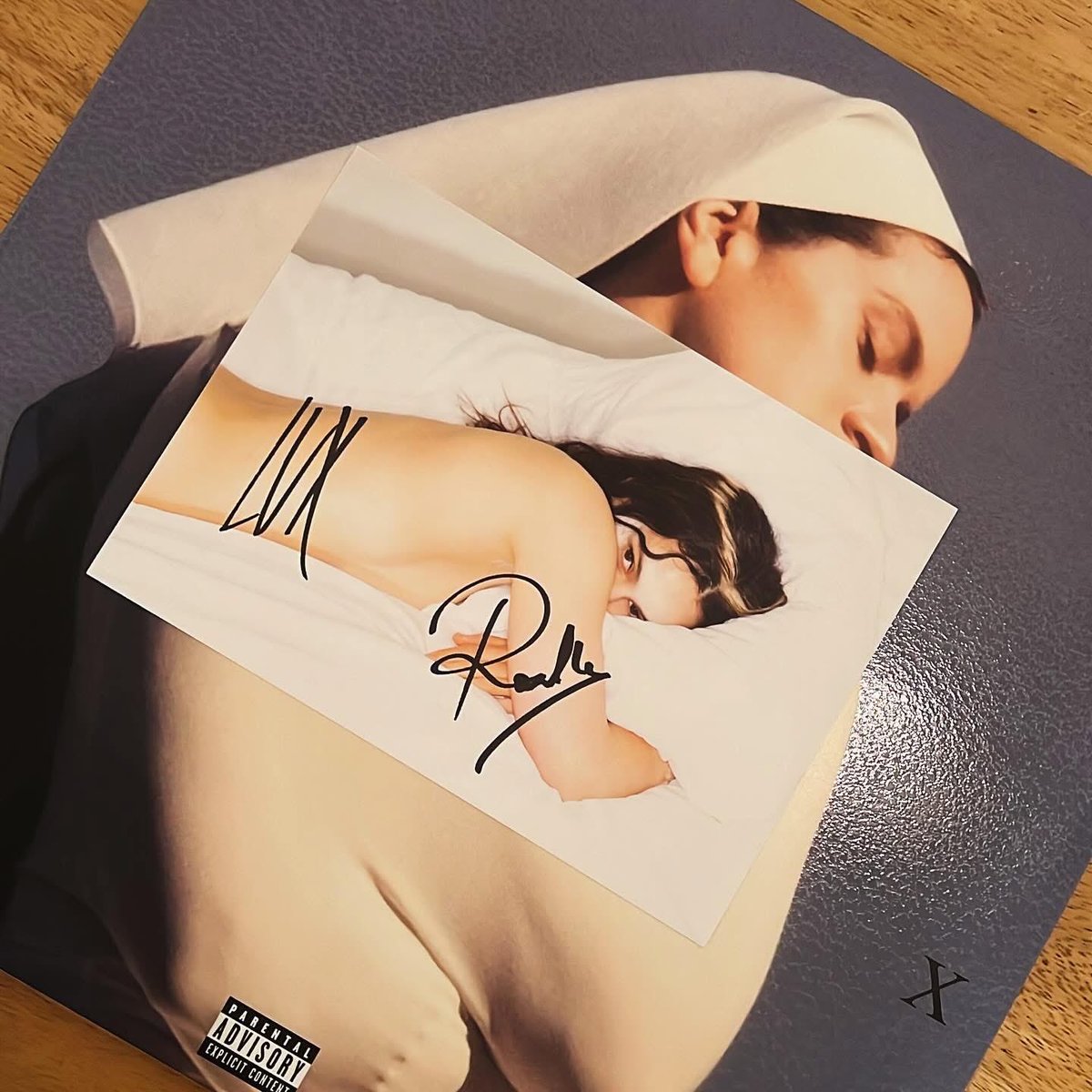 BionicJen77's tweet image. Post 2: Adding a signed copy of Rosalia‘s new album “Lux” on clear vinyl to my vinyl collection. Love this album. Album of the year!

#rosalía #rosalia #lux #rosalialux #newmusic #newmusicalert #larosalía #larosalia