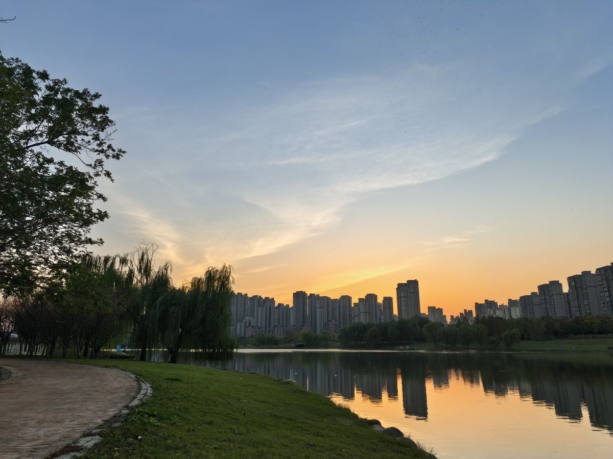 中国安徽一个县城的日落时分