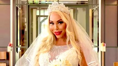 🔴 En un mundo raro…

Influencer brasileña que se casó 👰👰consigo misma se divorció, decía que se exigía demasiado 💍💔

Tras casi un año de haberse casado con ella misma en una ceremonia de #sologamia, la influencer brasileña Suellen Carey, decidió separarse de sí misma 🤪