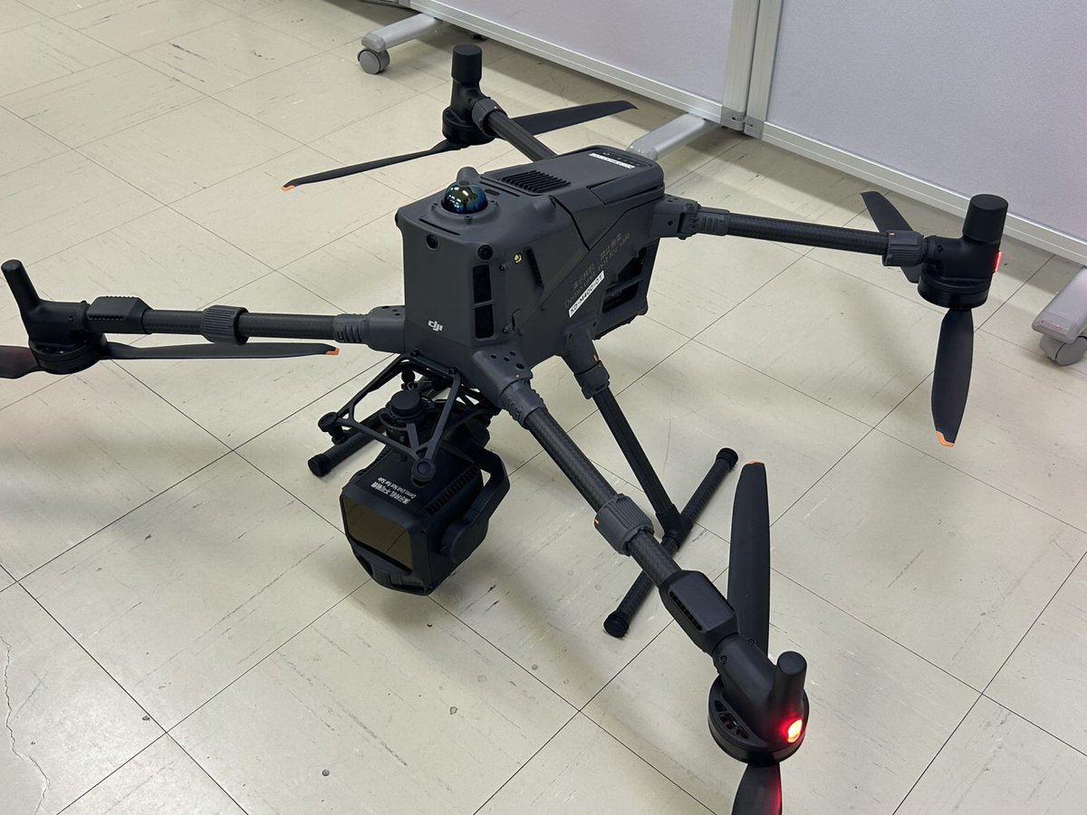 Geometrix_Ent's tweet image. こんにちは！geometrixスタッフです✨
新発売Zenmuse L3のデモ機が当社に到着しました！
見た目はL2より少し大きいぐらいです。
ハイエンドクラスの性能とローエンドのお値段を両立した製品になっております！
お問い合わせ、お見積、デモのご相談等お待ちしております📷
#DJI
#L3 
#lidar 
#ZenmuseL3