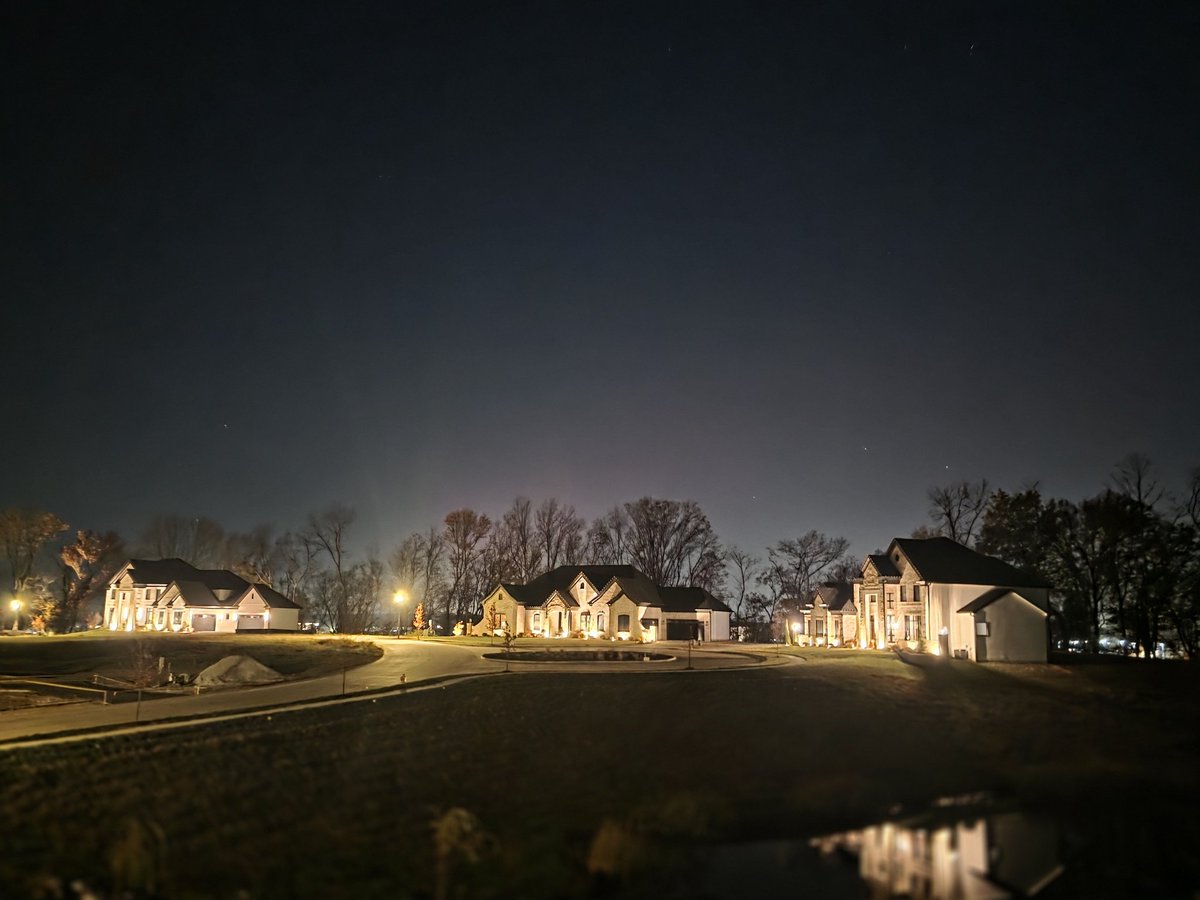 Northern lights are camera visible (barely) to the north on the horizon! <a href="/FOX2now/">FOX2now</a>  #stlwx