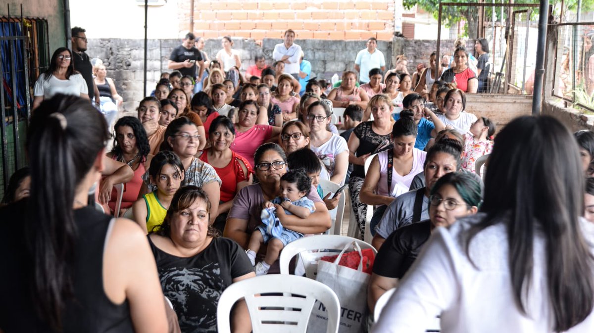 FEDEMASSOTUC's tweet photo. 🔹️¡El Estado presente es la mejor política pública! 

✅️ Hoy, siguiendo la línea de trabajo y las directrices claras de nuestro Gobernador @OsvaldoJaldo, estuvimos en el barrio Aguas Corrientes con el programa #CiclosConscientes de la Secretar��a de la Mujer. https://t.co/DXtw3rLjNE