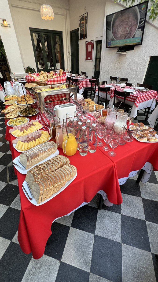 clubdelbajon's tweet photo. En el bodegón más antiguo de Sudamérica llamado “Club El Progreso”, hacen una merienda libre súper completa por tan solo $15.000.

La dirección es: 📍Sarmiento 1334, Microcentro. https://t.co/hZubu5DYmU